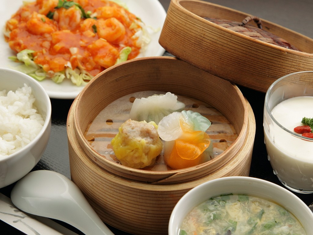 プリプリ海老チリソースランチ