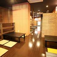 四日市駅 徒歩5分。御注文を受けてから揚げさせて頂くあつあつの手羽先が入った宴会コースは飲み放題付きで4000円！。新年会・歓迎会・送別会・忘年会など座敷、堀りごたつでくつろぎながらご宴会を楽しんでください