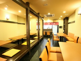 足元もゆったりの掘りごたつ席でごゆっくりどうぞ