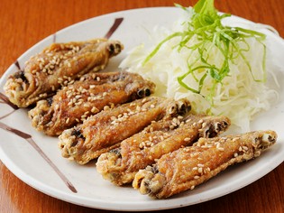 訪れた人のほとんどが注文するほどおいしい『手羽先』