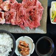 ランチタイムは、とってもお得な焼肉ランチメニューがあります！是非、一度お越しください！