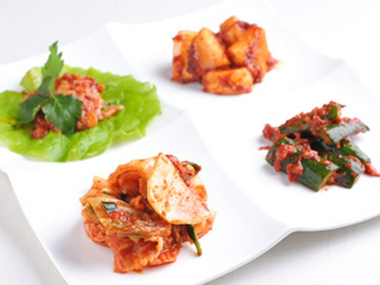 『キムチの盛り合わせ』 お店で手作りされるキムチもオススメ!!