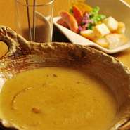 カレーチーズフォンデュ　1人前590円（２人前より）