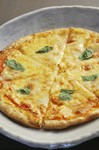 モッツァレラ、バジル、トマトのPIZZA