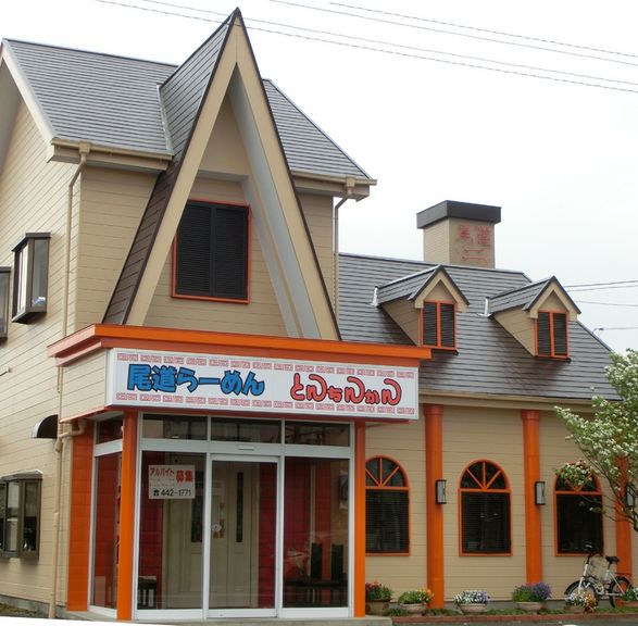 テーブル・座敷・カウンターがあり幅広いお客様にご利用頂けます