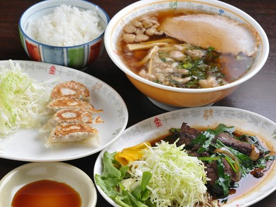 ラーメン定食（レバニラ炒め、又はギョーザ）