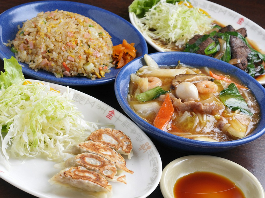 ラーメン以外にもご飯物・サイドメニューなど充実！