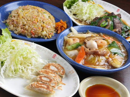 ラーメン以外にもご飯物・サイドメニューなど充実！