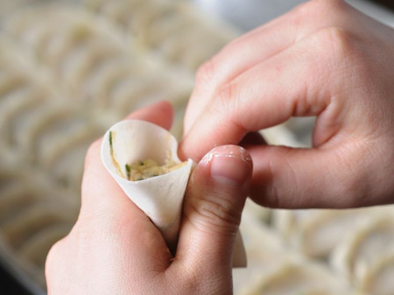 一つ一つ丁寧に手作りされるギョーザ!!ラーメンとご一緒にどうぞ