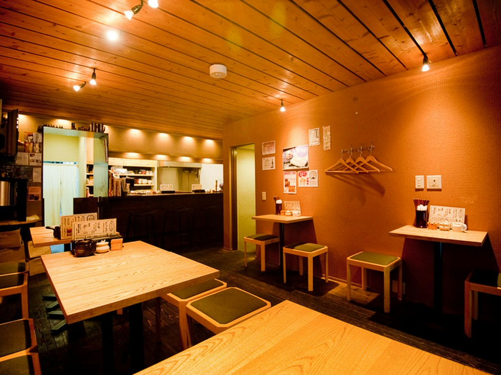 女性ひとりでも気軽入れる、オシャレな餃子屋さん