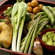 四季折々の国産野菜や珍しいお野菜からお好きなものをお選び下さい！