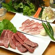 余分な肉の脂を落としながら、豚の三枚肉をヘルシーに味わうことができる人気のメニュー。肉の旨みと自家製味噌、野菜を一緒に召し上がっていただくのがおすすめです。