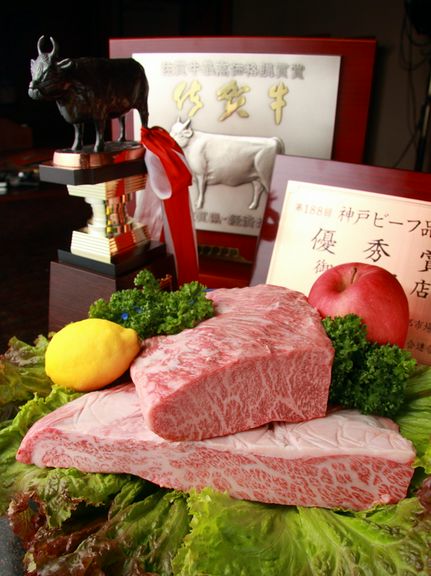 A5ランクの和牛を中心とした食材をご用意しております。