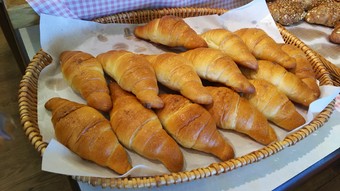 『こだわりの塩バターロール』