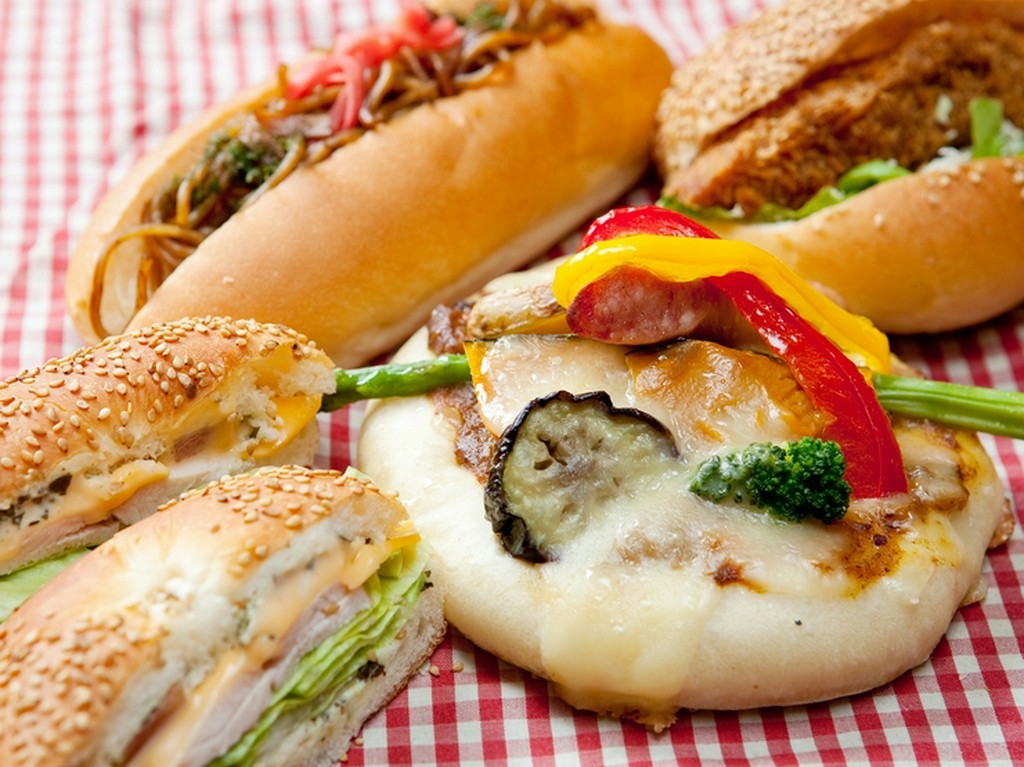 新鮮野菜を使用した調理パン　200円台より