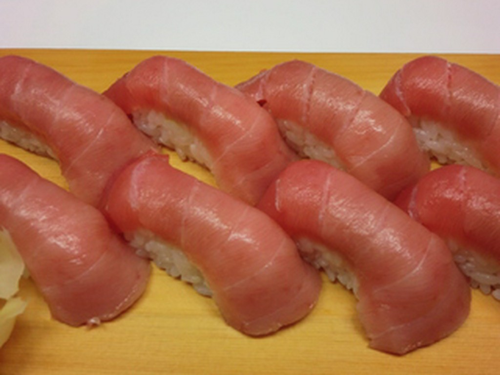 中トロにぎり　　