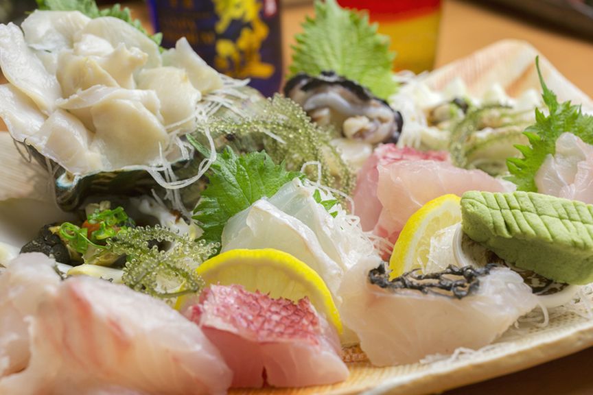豊かな海で獲れた新鮮な食材を楽しむ！　沖縄の魚は美味しいです
