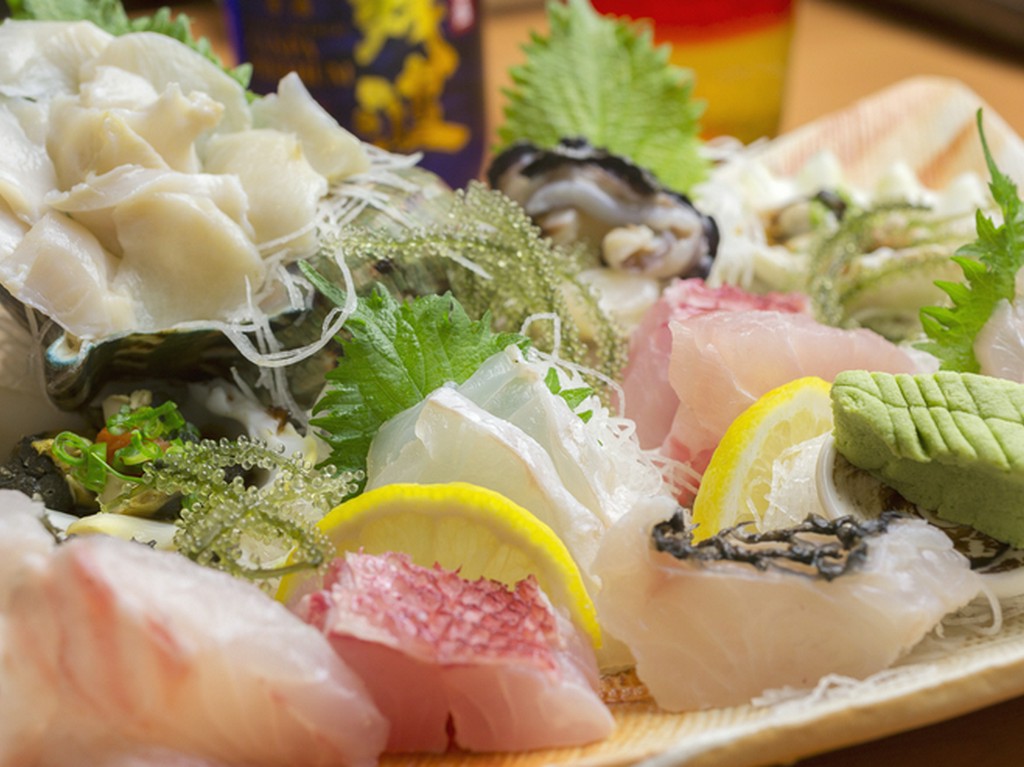 豊かな海で獲れた新鮮な食材を楽しむ！　沖縄の魚は美味しいです