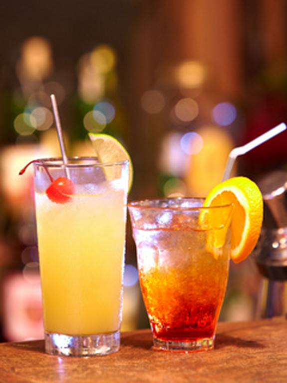 カクテル30種以上！　ワイン・泡盛など豊富なアルコールドリンク