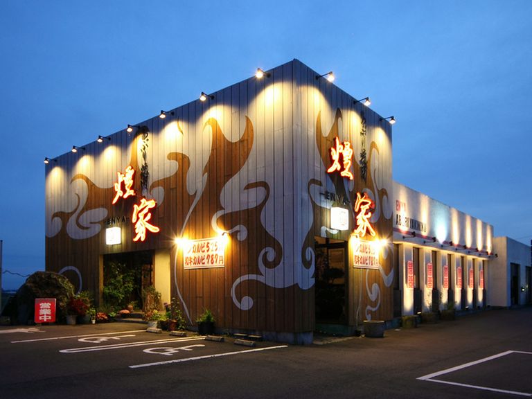 広々とした居心地のいい店内でゆっくりお食事をお楽しみください