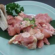 こだわりの地鶏です。この鶏肉を超えるものはなかなか見つかりません！