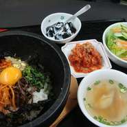 女性に人気の石焼ビビンバ。ランチはお得です！