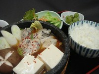 キムチ・ホルモン・かき・豆腐 写真はかき鍋ランチです。