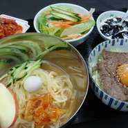 ミニ和牛丼＋ハーフ冷麺