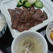 炭火焼肉専門店ならではの本格的な牛たん定食です。