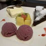 大切な記念日、お誕生日・・・小さな”サプライズ”も一緒にプレゼントしましょう！メッセージ＆キャンドルは無料でお付けします。