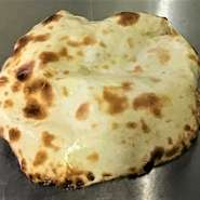 例えば、２人で生ビールで乾杯して、次にお代りをすると、１杯無料♬です(^^♪焼き立てのチーズナンやタンドリーチキンと一緒にいかがでしょう？