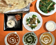 カレーには動物性油脂、小麦粉は一切使用しません。キーマ・豆・チキンetc...それぞれの食材に絶妙なスパイスを調合した【本場のインドカレー】です。チキンティッカ（骨なしチキン）・自家製スイーツ・ドリンク他