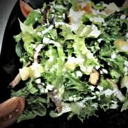フレッシュグリーンサラダ、【EXVオリーブオイル・淡路島産玉ねぎの自家製ドレッシング】で仕上げました！ボリュームもたっぷりです！