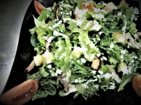 フレッシュグリーンサラダ、【EXVオリーブオイル・淡路島産玉ねぎの自家製ドレッシング】で仕上げました！ボリュームもたっぷりです！