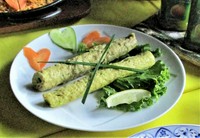 チキンミンチとオニオンにスパイスの風味。自家製無添加の皮なしソーセジ。タンドール（インドの石窯）で1本づつ焼き上げます！