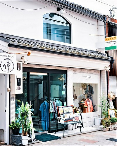 昨年からお店を改装し、お食事はすべて２階席で提供しています！