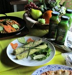 タンドリーチキンとシークカバブ、ビリヤニ、カレー、チーズナン、自家製デザートまでフルコース！