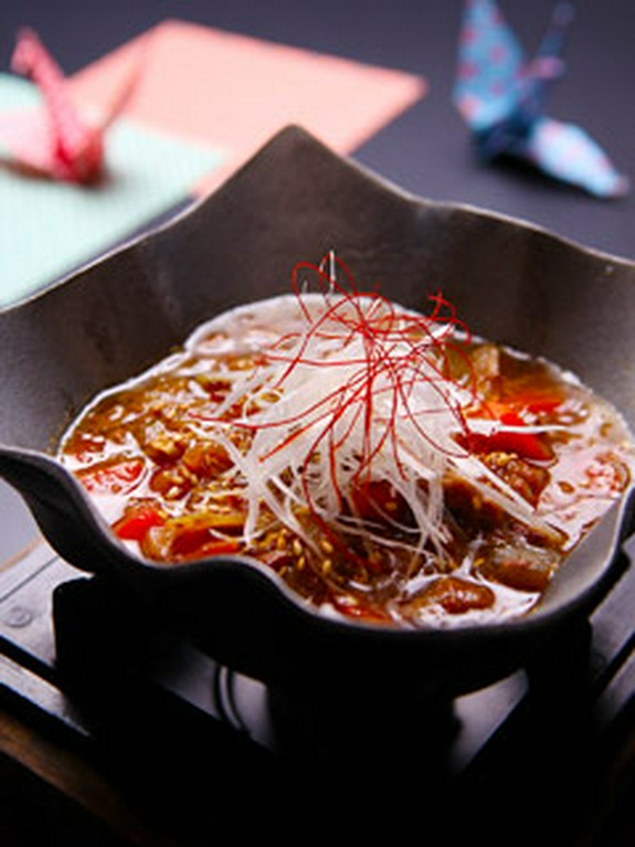 じっくりコトコト煮込みました。とろける具材が売りです。