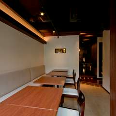 モノトーンでシックに…。気軽に寛げる空間です。