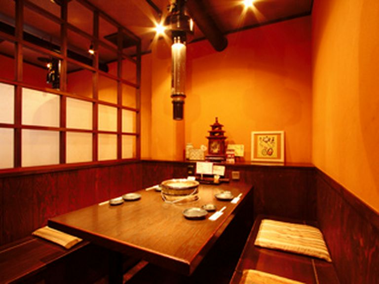 掘りごたつ式の半個室ございます