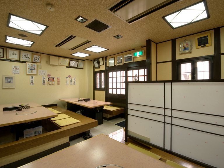 アットホームな雰囲気の店内でごゆっくりとお寛ぎ下さい