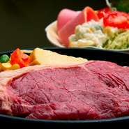 以前、満点ママでご紹介された、牛ステーキ定食！　見た目に分かる肉厚・重厚なお肉は口に入ると肉汁がジュワーっと広がり大満足のおいしさで味わえます!!　精肉店のお肉屋だからこそ味わえます。