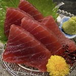 鮪のお造り　750円～時価
鰤の御造り　690円
鯛の御造り　690円
サーモンの御造り　780円