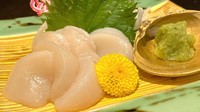 生帆立のお造り　880円
烏賊の御造り　750円～時価
生蛸の御造り　薄造り又ぶつ切り　各750円
活アワビの御造り　1630円