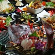 毎朝、目利きのオーナーが直接買い付けています！
時期やお客様個々に合わせた厳選の海鮮素材をどうぞ！