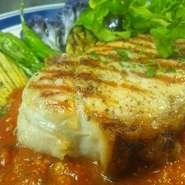 カラブリア名物ペパロニ『ンドゥイヤ』風味
- Maiale alla griglia della pitata con salsa marinara -