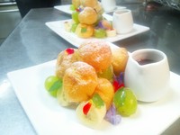 『プロフィテロル』
- Profiteroles al cioccolato con le frutte -