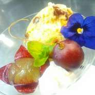 - Gelaro di al rhum e viola con uvette -