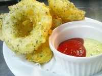 - Fritto di cipolle nuove alle erbe -