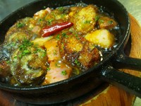                          『 バニャーレ』
- Ostriche inpadella alle acciughe con la nduja carabrese -